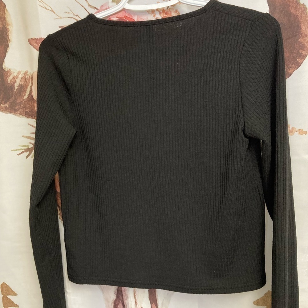 Small H&M top​​​​​​​​​​ - Picture 4 of 4